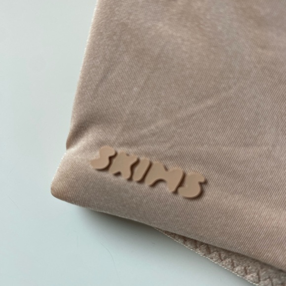 SKIMS Wireless Form T-Shirt Bra in Mica NWT size 36C - Picture 3 of 5